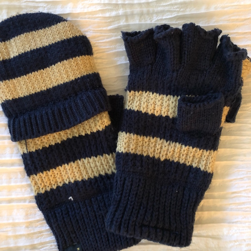 Navy gives/mittens
